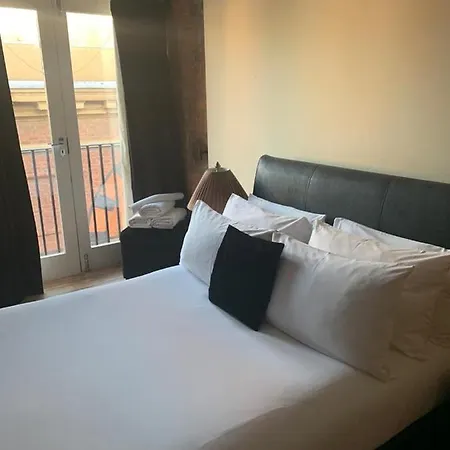 Liverpool Party Pads - Infinity Apartments