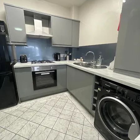 Mays - 102 Mill Street, Free Parking, 2 Minute Walk To Baltic Market And Centre - Sleep 1-10 Guests Liverpool