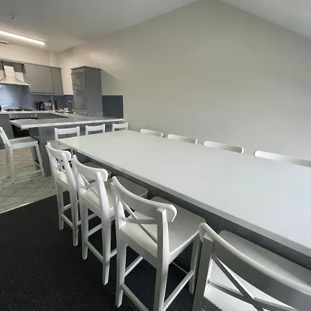 Mays - 102 Mill Street, Free Parking, 2 Minute Walk To Baltic Market And Centre - Sleep 1-10 Guests Apart Otel 3*