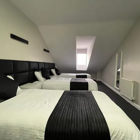 Apart Otel Mays - 102 Mill Street, Free Parking, 2 Minute Walk To Baltic Market And Centre - Sleep 1-10 Guests 3*