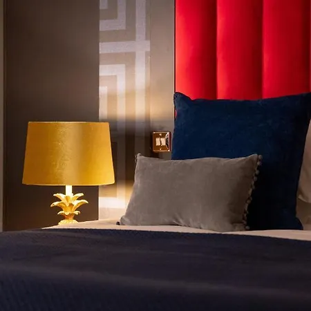 62 Castle Street 4*