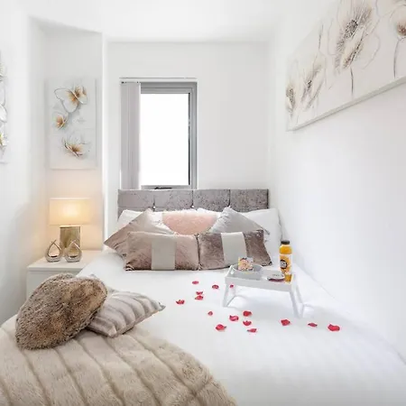 Centre Apt Sleeps 10 * Liverpool