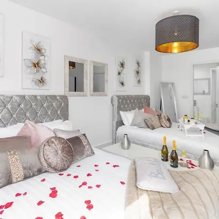 Centre Apt Sleeps 10 * Liverpool