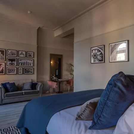 62 Castle Street Отель 4*