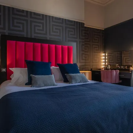 62 Castle Street 4*