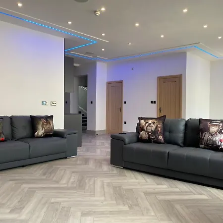 Eleanor Rigby Apts Stanley Street 4*