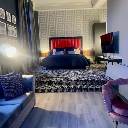 62 Castle Street 4*