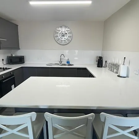 Mays - 102 Mill Street, Free Parking, 2 Minute Walk To Baltic Market And Centre - Sleep 1-10 Guests Apart Otel Liverpool