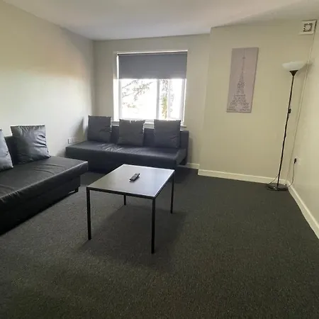 Mays - 102 Mill Street, Free Parking, 2 Minute Walk To Baltic Market And Centre - Sleep 1-10 Guests