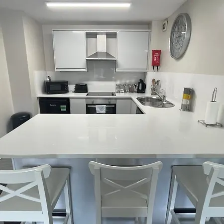 Mays - 102 Mill Street, Free Parking, 2 Minute Walk To Baltic Market And Centre - Sleep 1-10 Guests 3*