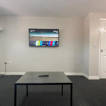 Apart Otel Mays - 102 Mill Street, Free Parking, 2 Minute Walk To Baltic Market And Centre - Sleep 1-10 Guests