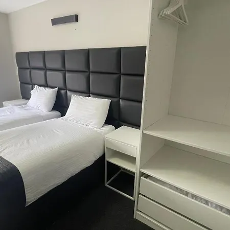 Mays - 102 Mill Street, Free Parking, 2 Minute Walk To Baltic Market And Centre - Sleep 1-10 Guests Apart Otel