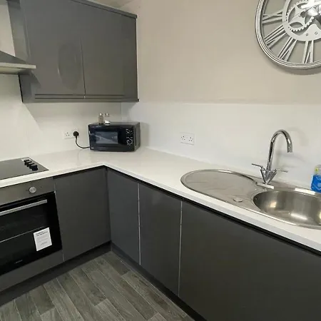 Mays - 102 Mill Street, Free Parking, 2 Minute Walk To Baltic Market And Centre - Sleep 1-10 Guests Liverpool