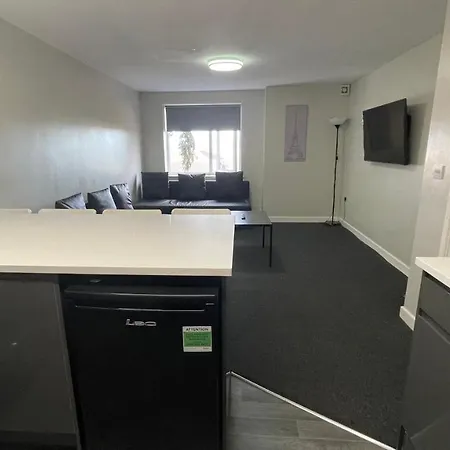 Mays - 102 Mill Street, Free Parking, 2 Minute Walk To Baltic Market And Centre - Sleep 1-10 Guests Apart Otel Liverpool