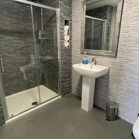 Apart Otel Mays - 102 Mill Street, Free Parking, 2 Minute Walk To Baltic Market And Centre - Sleep 1-10 Guests Liverpool
