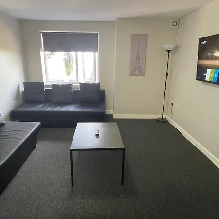 Mays - 102 Mill Street, Free Parking, 2 Minute Walk To Baltic Market And Centre - Sleep 1-10 Guests Liverpool