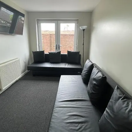 Mays - 102 Mill Street, Free Parking, 2 Minute Walk To Baltic Market And Centre - Sleep 1-10 Guests Apart Otel Liverpool