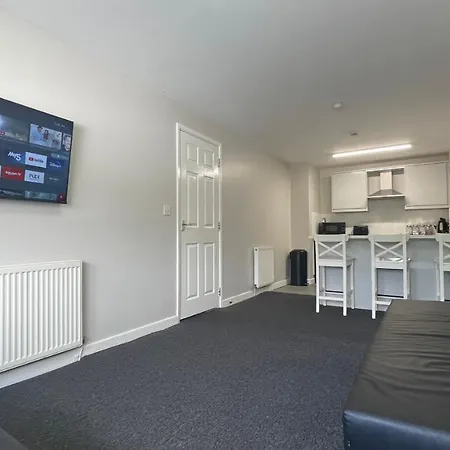 Apart Otel Mays - 102 Mill Street, Free Parking, 2 Minute Walk To Baltic Market And Centre - Sleep 1-10 Guests