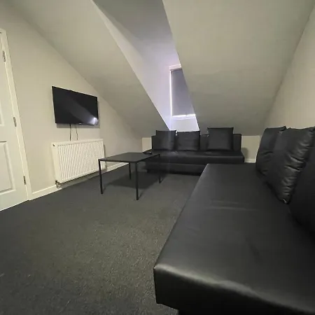 Mays - 102 Mill Street, Free Parking, 2 Minute Walk To Baltic Market And Centre - Sleep 1-10 Guests Liverpool
