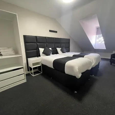 Apart Otel Mays - 102 Mill Street, Free Parking, 2 Minute Walk To Baltic Market And Centre - Sleep 1-10 Guests 3*