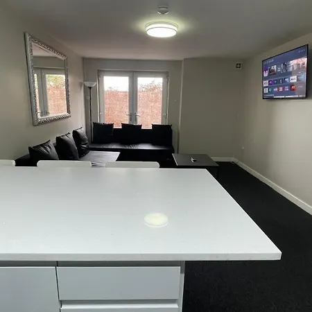 Mays - 102 Mill Street, Free Parking, 2 Minute Walk To Baltic Market And Centre - Sleep 1-10 Guests Apart Otel Liverpool