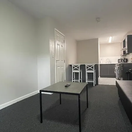 Mays - 102 Mill Street, Free Parking, 2 Minute Walk To Baltic Market And Centre - Sleep 1-10 Guests Apart Otel 3*