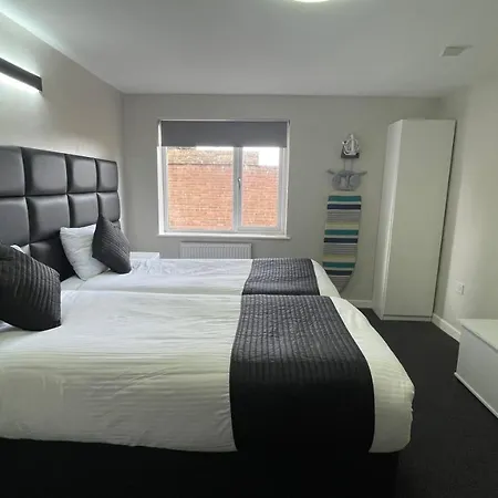 Mays - 102 Mill Street, Free Parking, 2 Minute Walk To Baltic Market And Centre - Sleep 1-10 Guests 3*