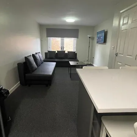 Apart Otel Mays - 102 Mill Street, Free Parking, 2 Minute Walk To Baltic Market And Centre - Sleep 1-10 Guests