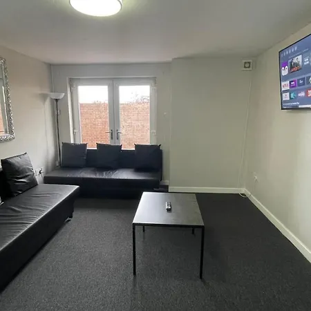 Apart Otel Mays - 102 Mill Street, Free Parking, 2 Minute Walk To Baltic Market And Centre - Sleep 1-10 Guests