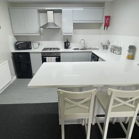 Mays - 102 Mill Street, Free Parking, 2 Minute Walk To Baltic Market And Centre - Sleep 1-10 Guests Apart Otel 3*
