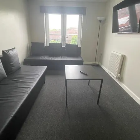 Mays - 102 Mill Street, Free Parking, 2 Minute Walk To Baltic Market And Centre - Sleep 1-10 Guests
