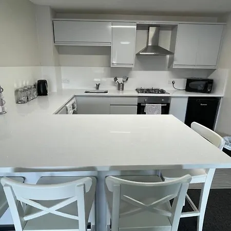 Apart Otel Mays - 102 Mill Street, Free Parking, 2 Minute Walk To Baltic Market And Centre - Sleep 1-10 Guests