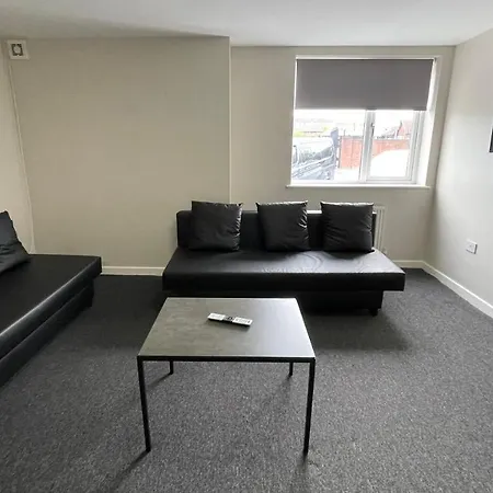 Apart Otel Mays - 102 Mill Street, Free Parking, 2 Minute Walk To Baltic Market And Centre - Sleep 1-10 Guests 3*