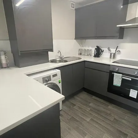 Apart Otel Mays - 102 Mill Street, Free Parking, 2 Minute Walk To Baltic Market And Centre - Sleep 1-10 Guests