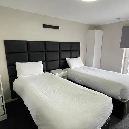 Apart Otel Mays - 102 Mill Street, Free Parking, 2 Minute Walk To Baltic Market And Centre - Sleep 1-10 Guests