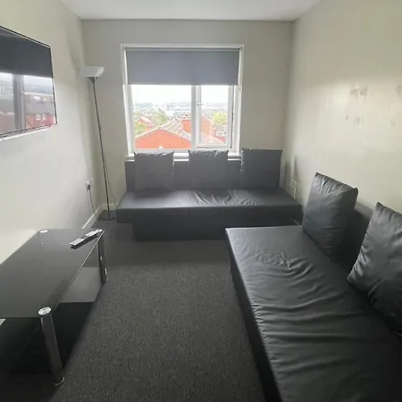Mays - 102 Mill Street, Free Parking, 2 Minute Walk To Baltic Market And Centre - Sleep 1-10 Guests