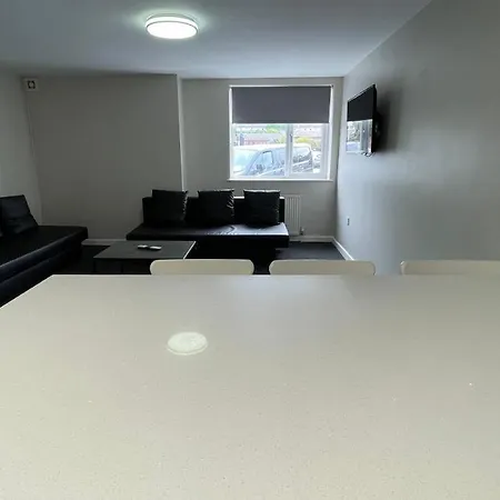 Mays - 102 Mill Street, Free Parking, 2 Minute Walk To Baltic Market And Centre - Sleep 1-10 Guests 3* Liverpool