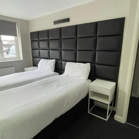 Mays - 102 Mill Street, Free Parking, 2 Minute Walk To Baltic Market And Centre - Sleep 1-10 Guests Apart Otel