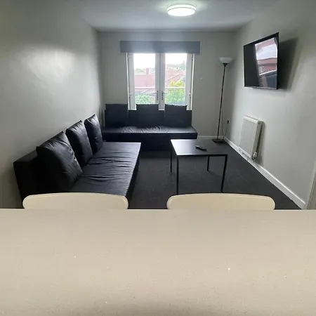 Mays - 102 Mill Street, Free Parking, 2 Minute Walk To Baltic Market And Centre - Sleep 1-10 Guests 3*