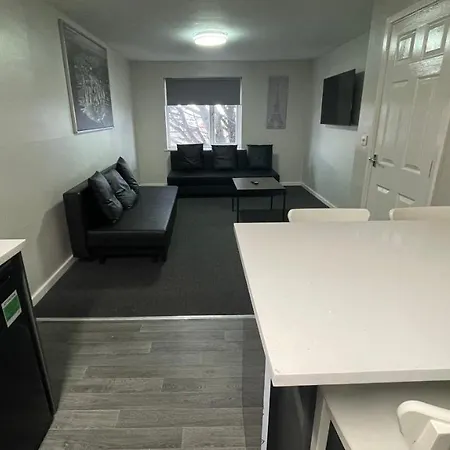 Mays - 102 Mill Street, Free Parking, 2 Minute Walk To Baltic Market And Centre - Sleep 1-10 Guests Apart Otel Liverpool