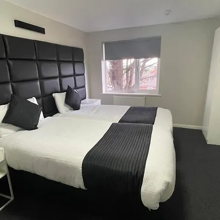 Apart Otel Mays - 102 Mill Street, Free Parking, 2 Minute Walk To Baltic Market And Centre - Sleep 1-10 Guests 3*