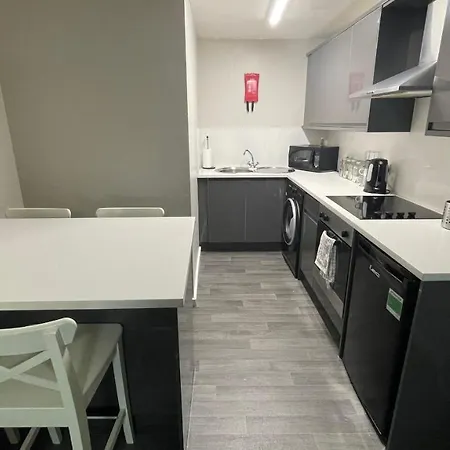 Mays - 102 Mill Street, Free Parking, 2 Minute Walk To Baltic Market And Centre - Sleep 1-10 Guests Apart Otel
