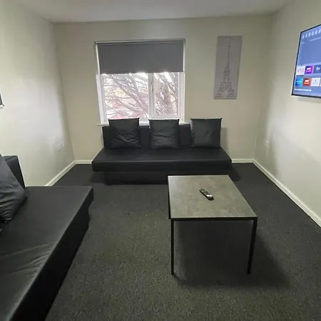 Mays - 102 Mill Street, Free Parking, 2 Minute Walk To Baltic Market And Centre - Sleep 1-10 Guests