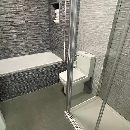 Apart Otel Mays - 102 Mill Street, Free Parking, 2 Minute Walk To Baltic Market And Centre - Sleep 1-10 Guests Liverpool