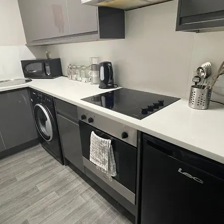 Apart Otel Mays - 102 Mill Street, Free Parking, 2 Minute Walk To Baltic Market And Centre - Sleep 1-10 Guests 3*