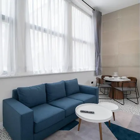 Trueman Court Luxury Serviced شقة فندقية 5*