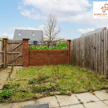 Newbuild 4bed - Centre - Free Secure Parking! By Hinkley Homes Short Lets & Serviced شقة *