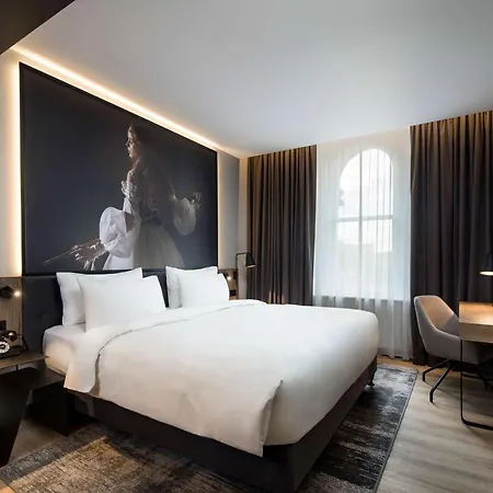 Radisson Red Hotel, 4*