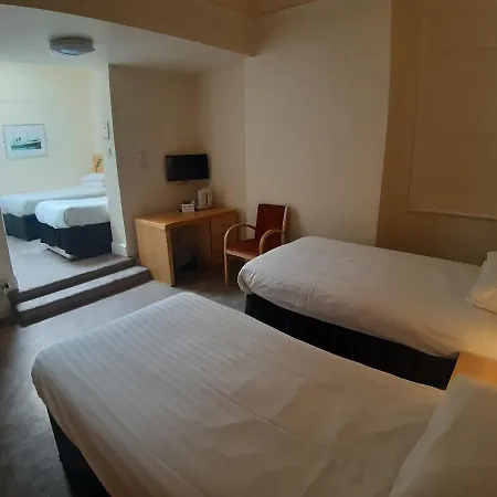 Hotel Hanover & Mccartney's Bar 2*