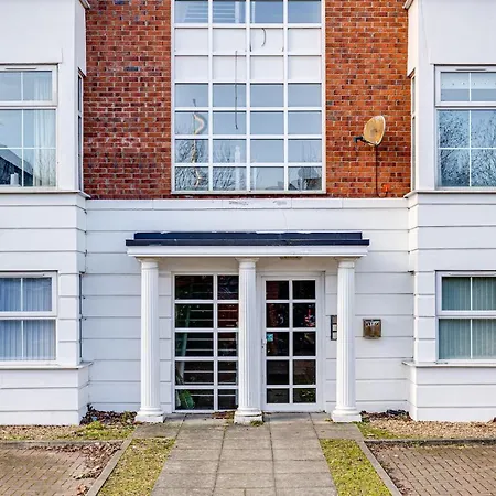 Cosy 2br Modern With Free Parking Apartment